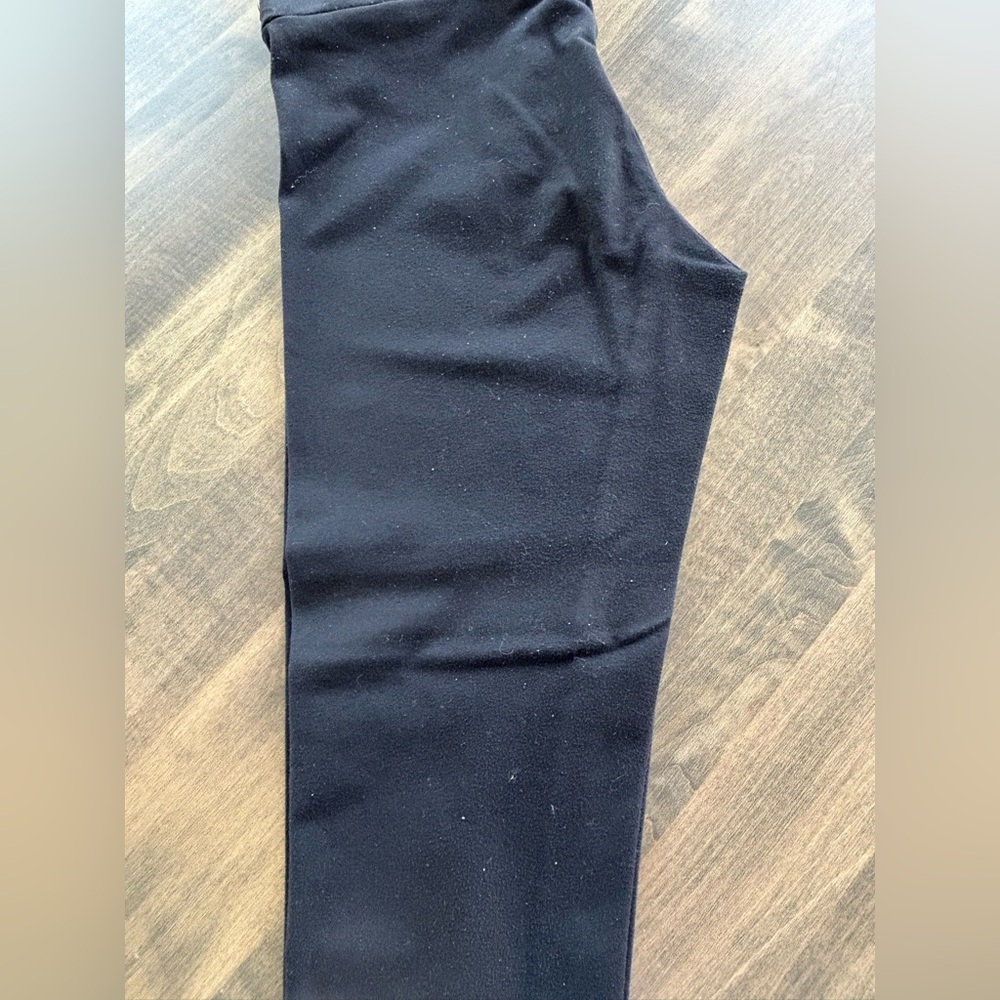 Willow & Clay Black Leggings Sleek Form-Fitting Design - Picture 5 of 8